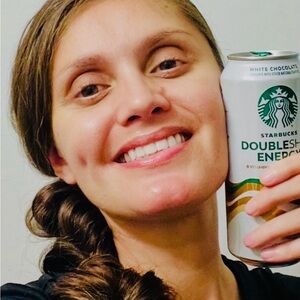 Meet your Posher, Ariel Marina Hello ☕️🏃🏽‍♀️🥰